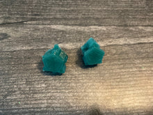 Load image into Gallery viewer, Close up on the replacement meeples for green player. Each has a pentagon on them for the color green.
